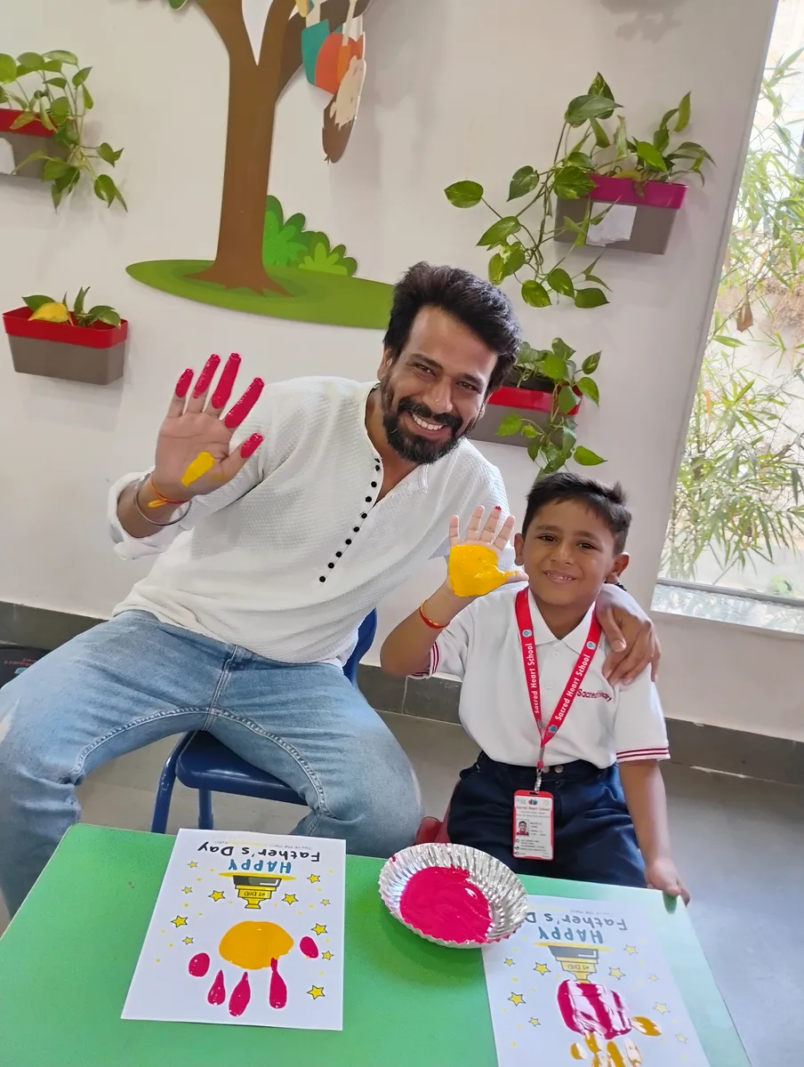 A father and child with painted hands at the Daddy & Me event